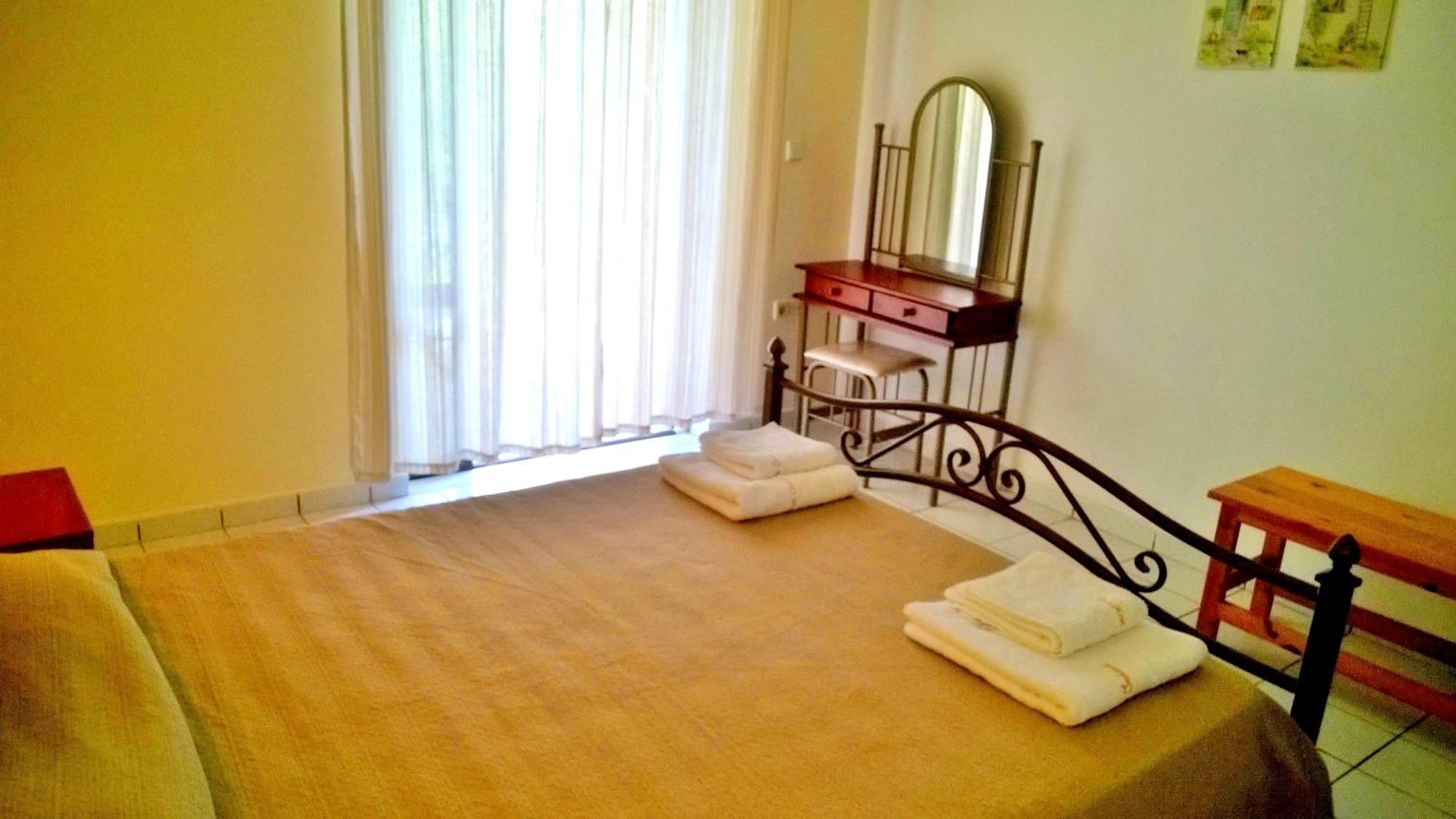 Irini Apartments And Studios Kávosz Kültér fotó