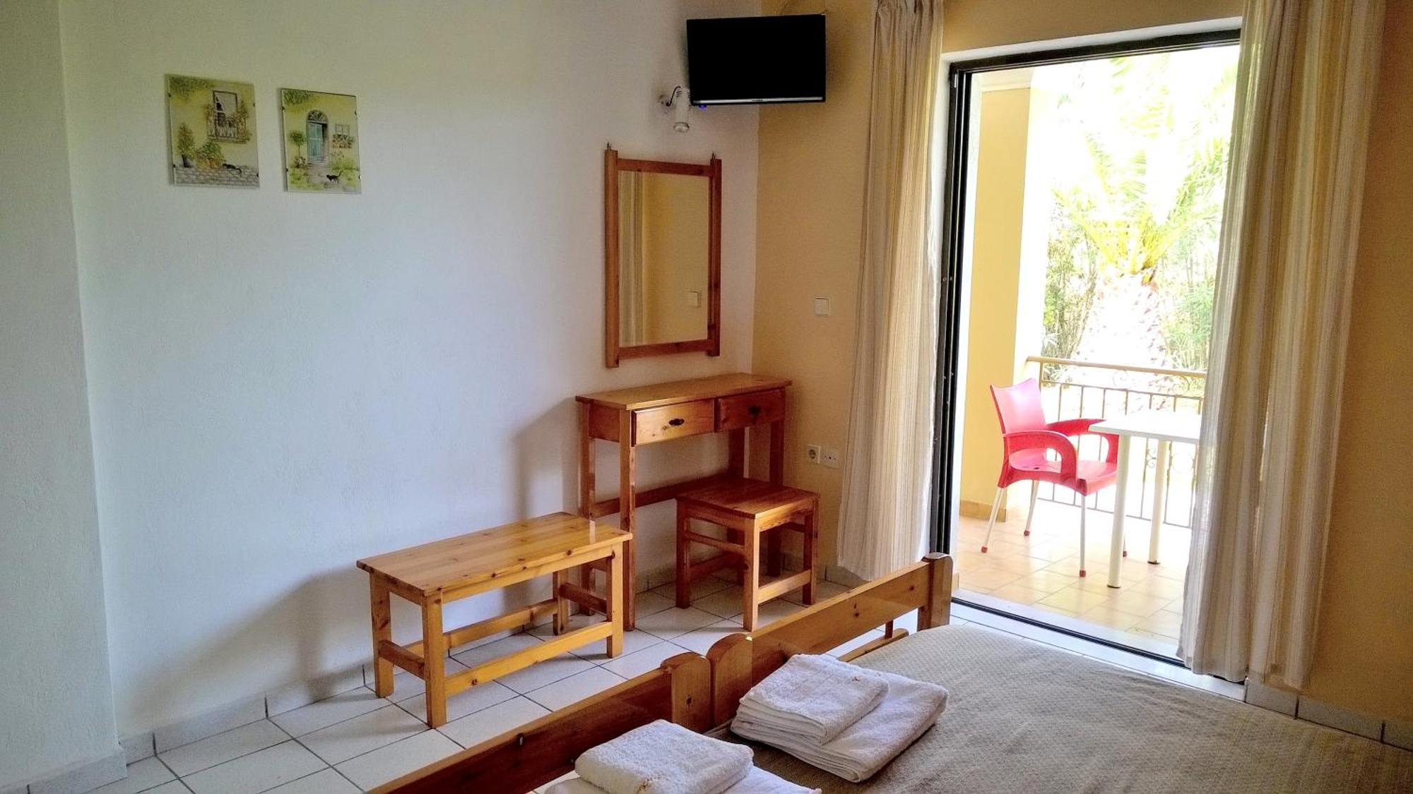Irini Apartments And Studios Kávosz Kültér fotó